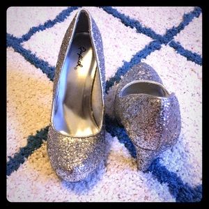 NEW Silver Glitter Heel SIZE 6